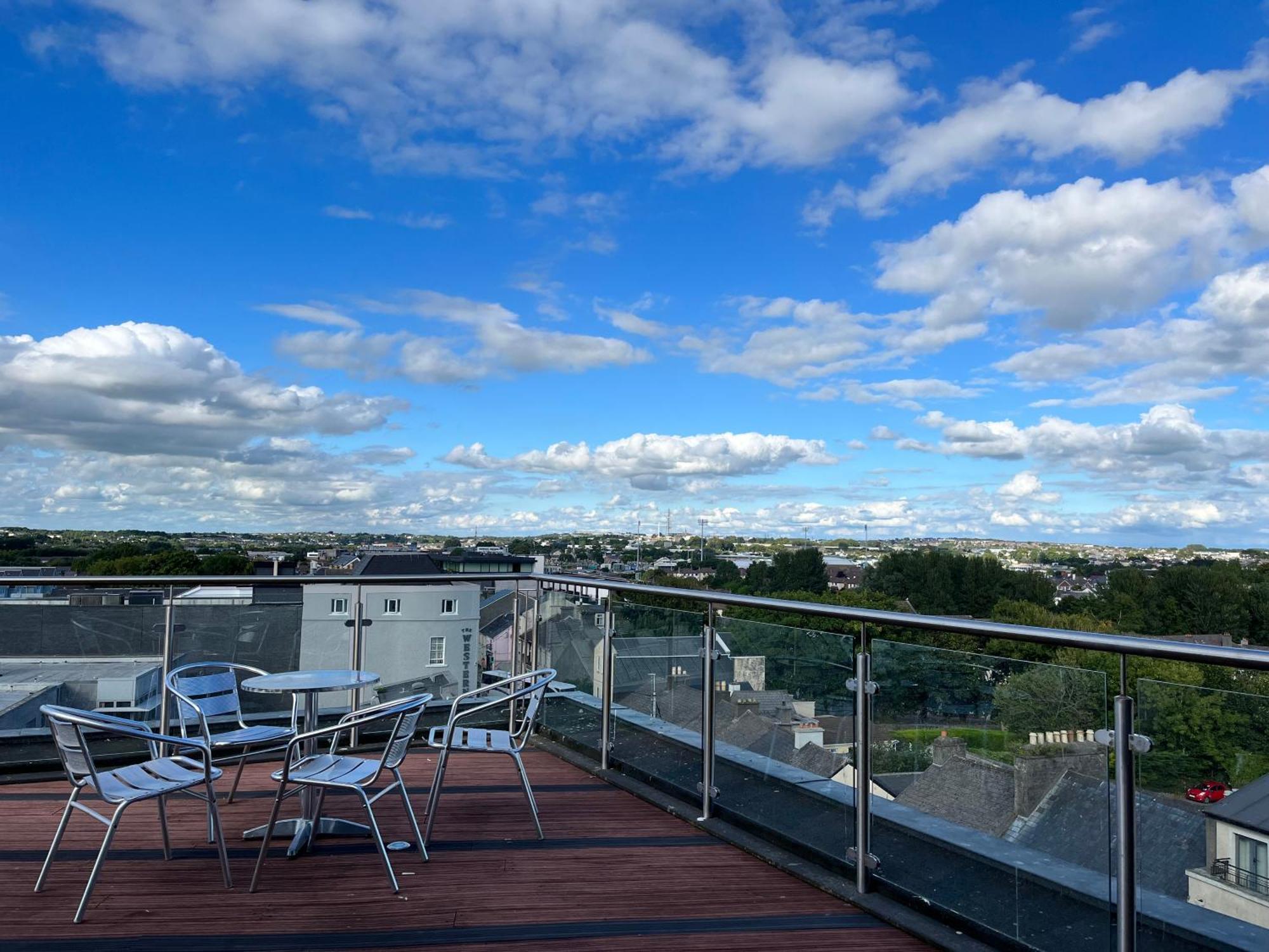 The Western Citypoint Apartments Galway Exteriör bild
